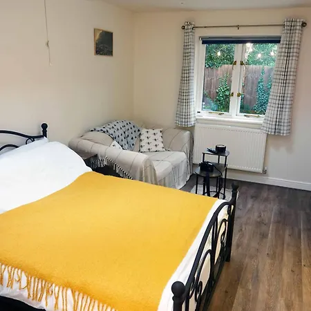 Holly Tree Hideaway Apartment Milton Keynes Exterior photo